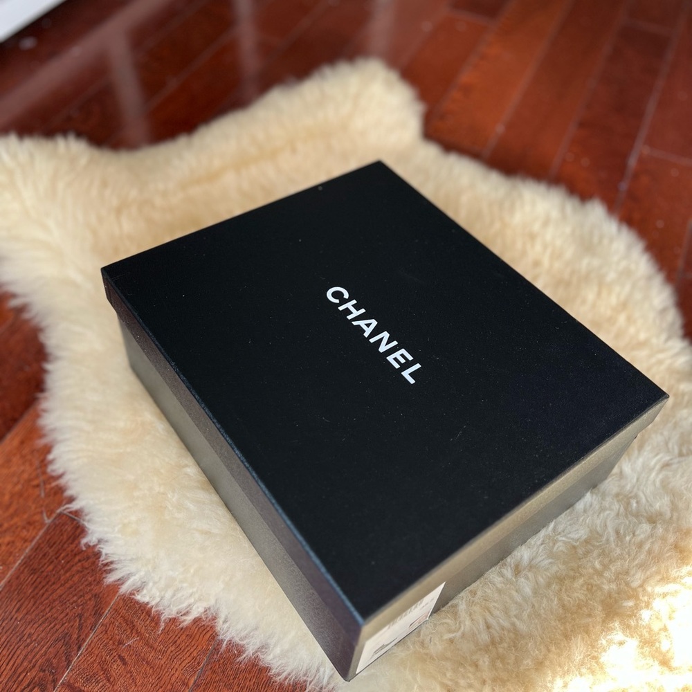 Chanel Box-hardsided authentic chanel shoebox sneaker w tissue paper